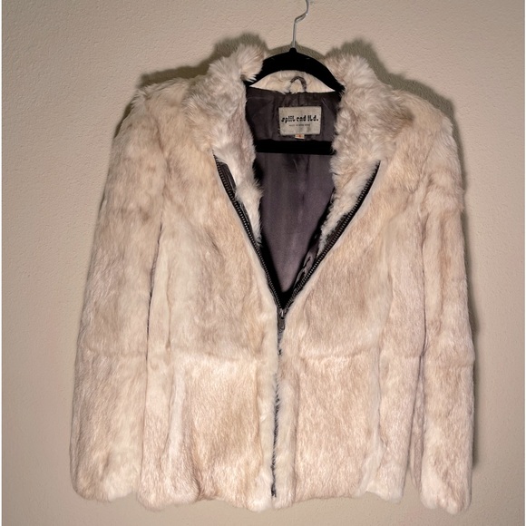 VINTAGE Rabbit Fur Coat - Picture 5 of 8
